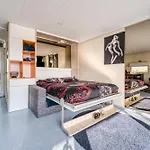 Πλωτό κατάλυμα Cozy Floating House With Sauna
