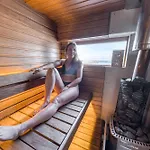 Cozy Floating House With Sauna Πλωτό κατάλυμα *