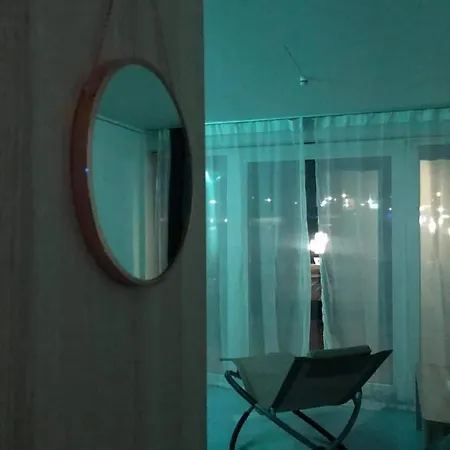 船屋 Cozy Floating House With Sauna