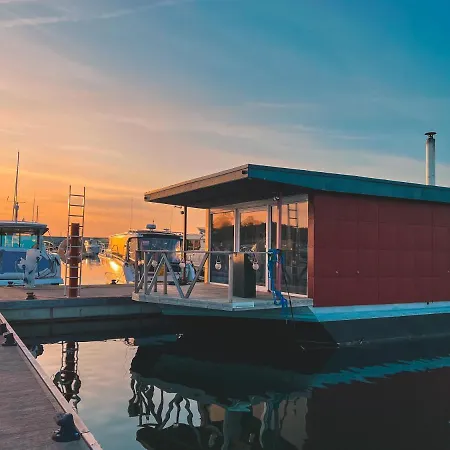 Cozy Floating House With Sauna *