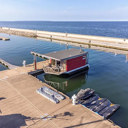 Cozy Floating House With Sauna *