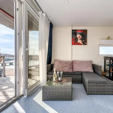 Cozy Floating House With Sauna * Reval