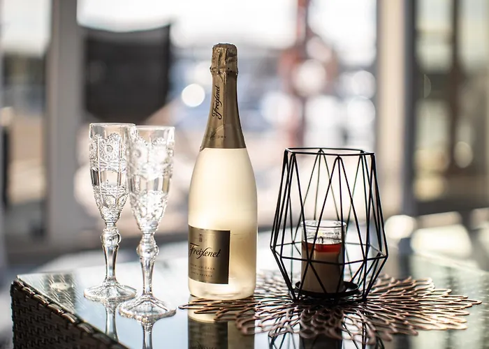 Cozy Floating House With Sauna Botel *