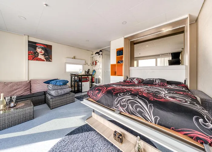 Botel Cozy Floating House With Sauna Reval