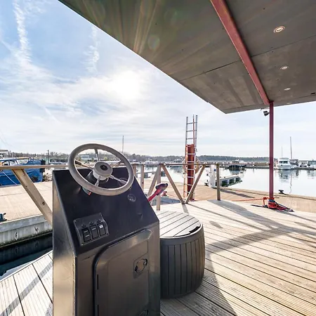 Cozy Floating House With Sauna Botel