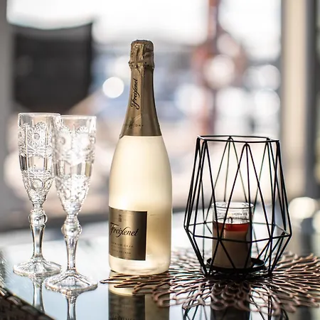 Cozy Floating House With Sauna Botel *