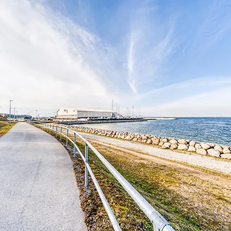 Cozy Floating House With Sauna Talin