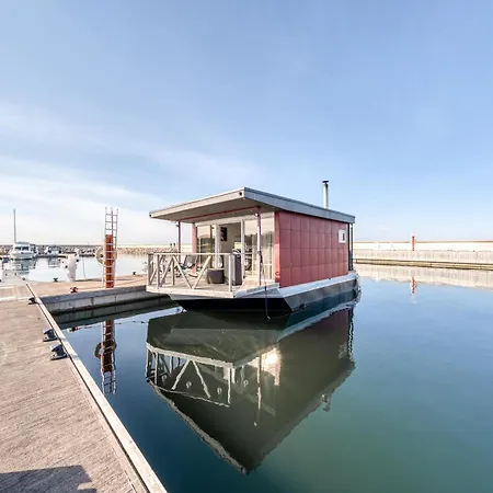 Cozy Floating House With Sauna Tallinn