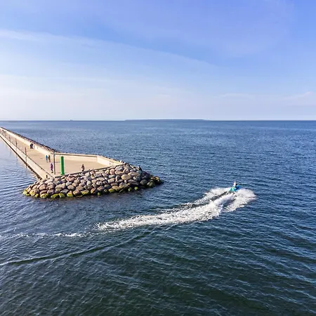 Cozy Floating House With Sauna Botel *