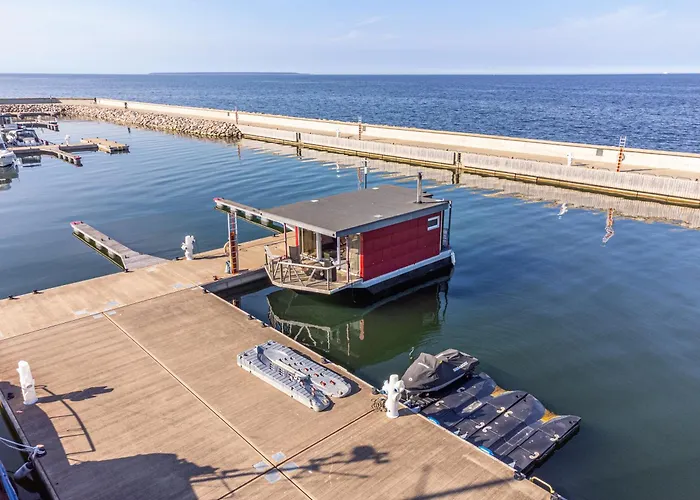 Cozy Floating House With Sauna *