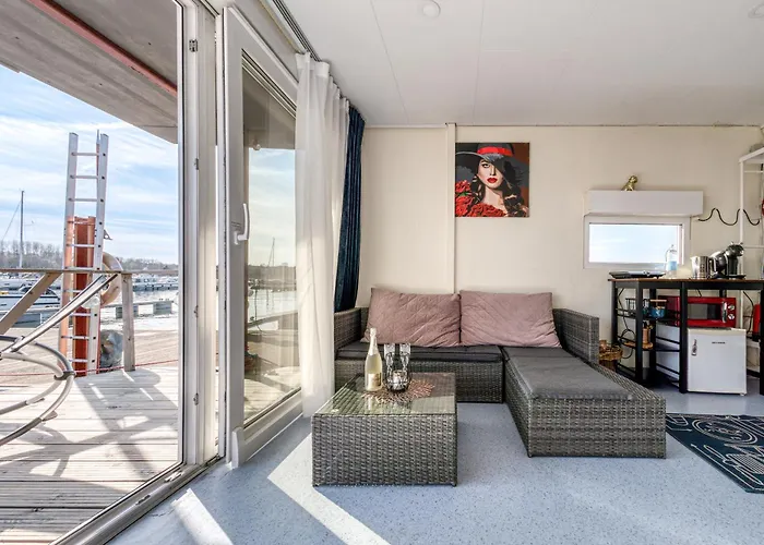 Cozy Floating House With Sauna * Tallinn