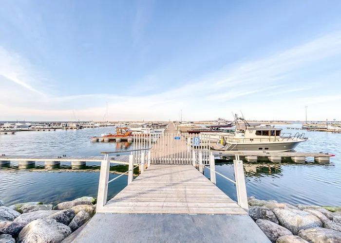 Botel Cozy Floating House With Sauna *